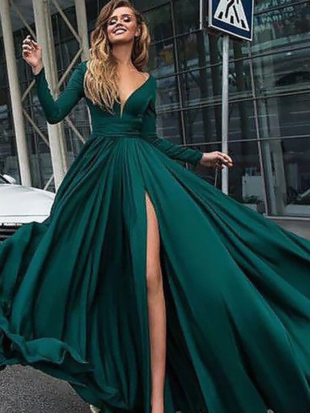 NWT IEENA for Mac Duggal Elegant Emerald Long Sleeve Flowing Satin Gown Size 2